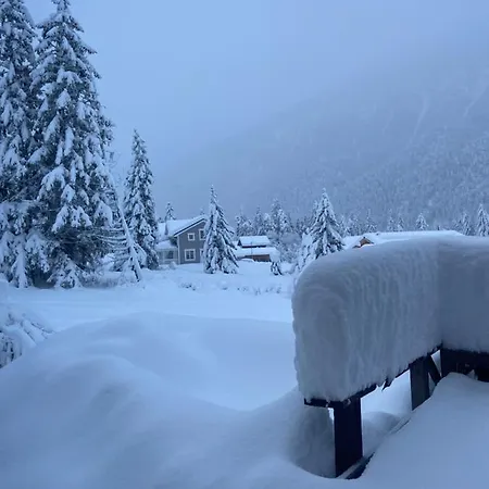 Im Herzen Graubuendens 아파트 *